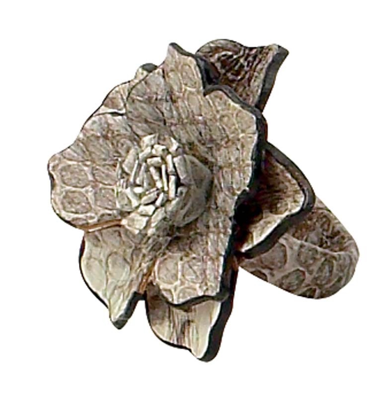 ADJUSTABLE PRINT LEATHER FLOWER RING