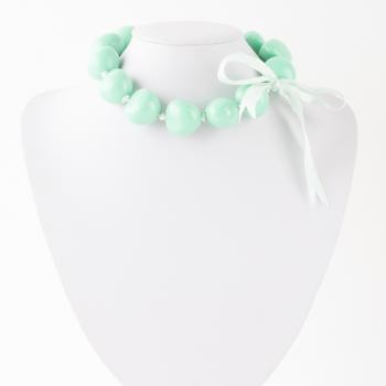 MINT GREEN KUKUI NUT NECKLACE