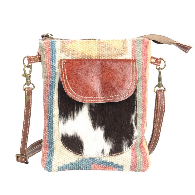 RECYCLED RUG WITH COWHIDE CROSSBODY