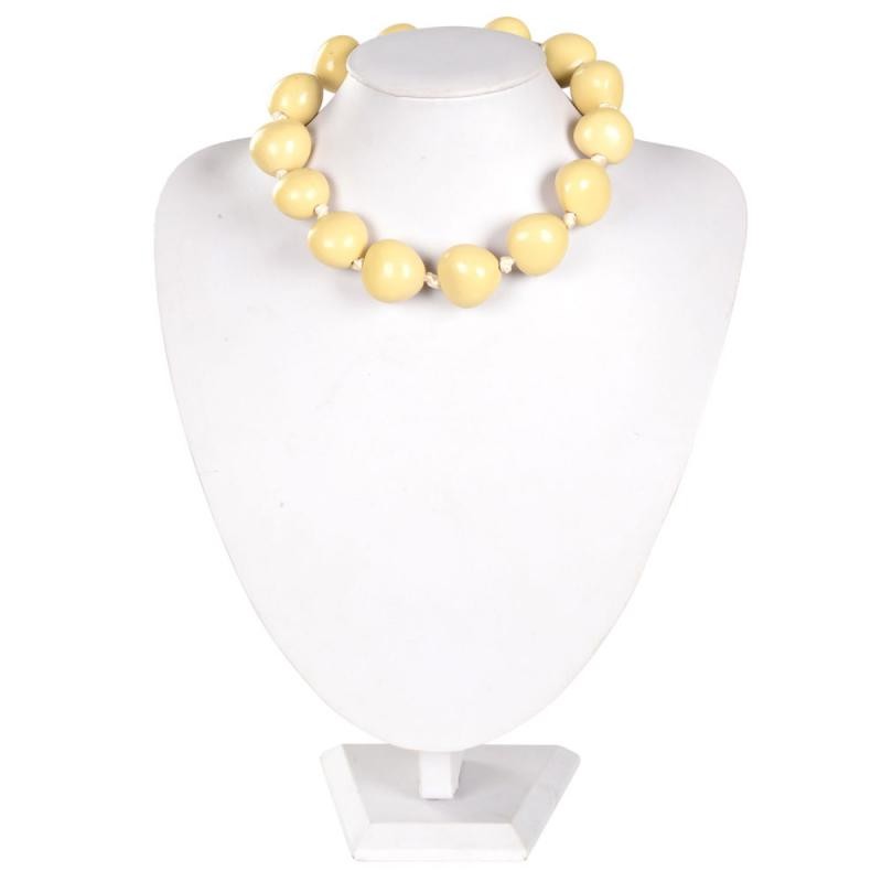 PALE YELLOW SHORT KUKUI NUT NECKLACE