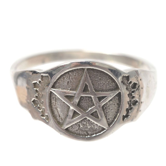 BOLD STAR RING